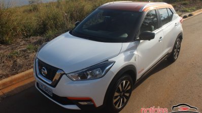 Nissan Kicks front three quarters second image