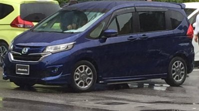 2016 Honda Freed Modulo front three quarters spy shot