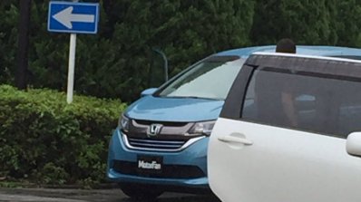 2016 Honda Freed spy shot Japan