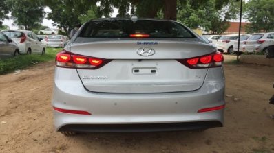 2016 Hyundai Elantra rear fully revealed in India, arrives at dealer yard