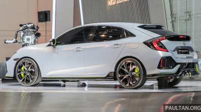 Honda Civic Hatchback Prototype rear three quarters GIIAS 2016