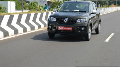 Renault Kwid 1.0 MT front quarter dynamic First Drive Review