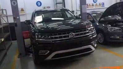 VW Teramont exterior spy shot