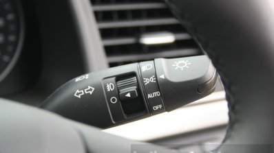 2016-hyundai-elantra-headlight-control-review
