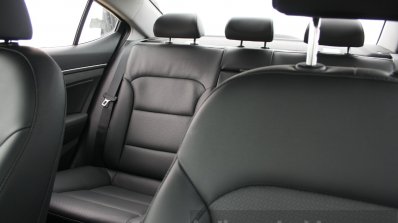 2016-hyundai-elantra-leather-seats-review