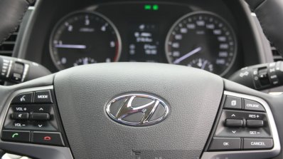 2016-hyundai-elantra-steering-logo-review