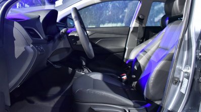 2017 Hyundai Verna front cabin makes world premiere
