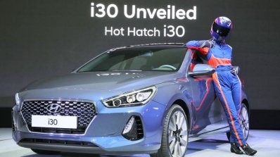 2017 Hyundai i30 front three quarters debut event
