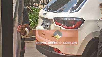 2017 Jeep Compass (551) taillamp spied undisguised for the first time