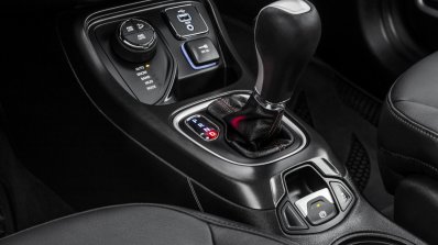 2017 Jeep Compass Trailhawk floor console unveiled