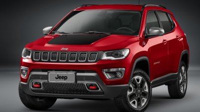 2017 Jeep Compass Trailhawk front quarter unveiled