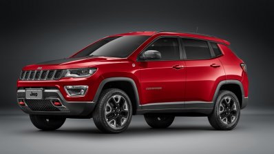 2017 Jeep Compass Trailhawk front three quarter unveiled