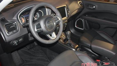 2017 Jeep Compass interior live image
