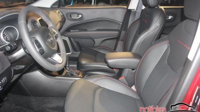 2017 Jeep Compass seats live image