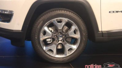 2017 Jeep Compass wheel live image
