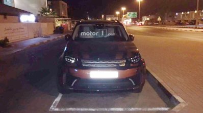 2017 Land Rover Discovery front spy shot