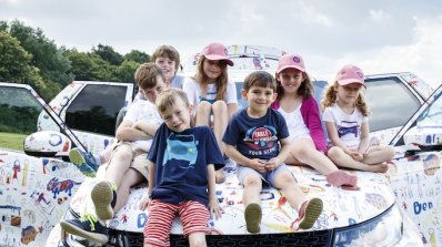 2017 Land Rover Discovery front teaser image