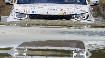 2017 Land Rover Discovery off-roading second image