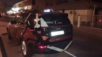 2017 Land Rover Discovery rear three quarters spy shot