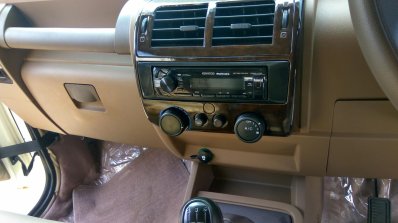 sub-4m-mahindra-bolero-power-center-console-images