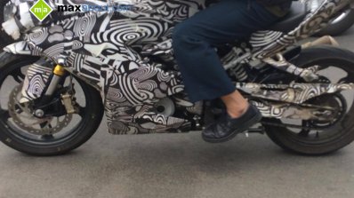 TVS Akula 310 (TVS Apache RTR 300) left side spy shot