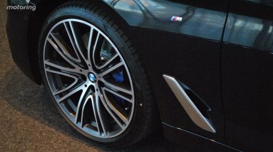 2017 BMW 5 Series (BMW G30) fender