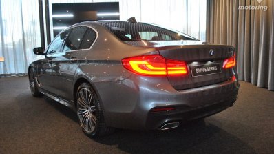 2017 BMW 5 Series (BMW G30) rear three quarters left side