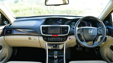 2017 Honda Accord Hybrid dashboard review