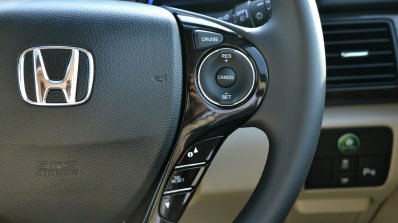 2017 Honda Accord Hybrid right spoke review