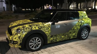2017 MINI Countryman front three quarters left side spy shot