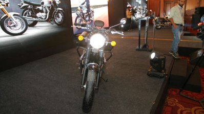 2017 Triumph Bonneville T100 headlamp on