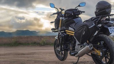 Mahindra Mojo Tourer Edition rear three quarters standstill