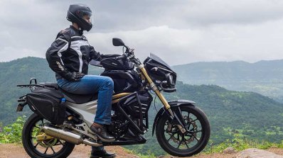 Mahindra Mojo Tourer Edition right side