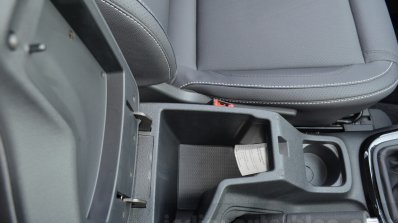 Tata Hexa XT MT center armrest storage Review