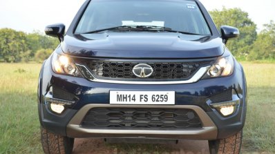 Tata Hexa XT MT front lights on Review