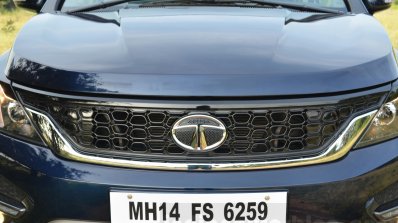 Tata Hexa XT MT grille Review