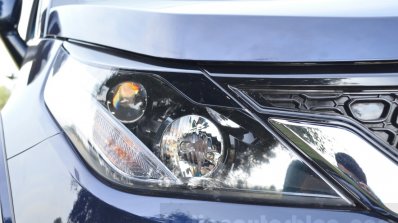 Tata Hexa XT MT head light Review