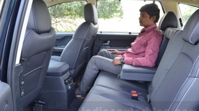 Tata Hexa XT MT rear legroom Review