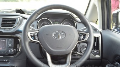 Tata Hexa XT MT steering Review
