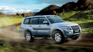 2016 Mitsubishi Montero front three quarters