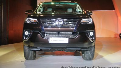 2016 Toyota Fortuner front launch live