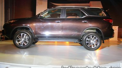2016 Toyota Fortuner side launch live