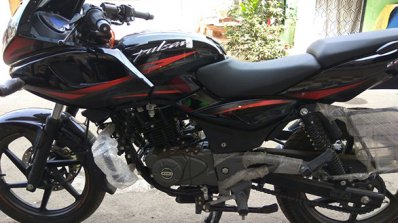 Bajaj pulsar 220cc on sale 2017 model