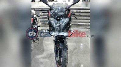 2017 Bajaj Pulsar 220F front