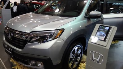 2017 Honda Ridgeline front three quarters at 2016 Bogota Auto Show