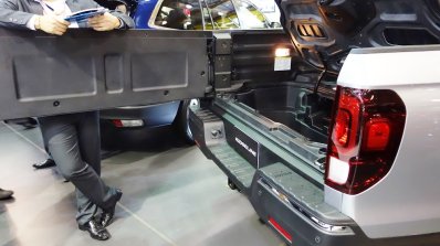 2017 Honda Ridgeline tailgate at 2016 Bogota Auto Show