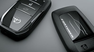 2017-toyota-fortuner-for-dubai-keyfob