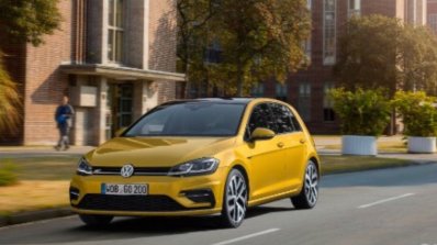 2017 VW Golf (facelift) front three quarters leaked image