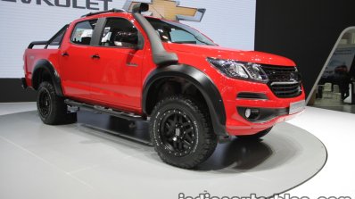 Chevrolet Colorado Z71 front three quarters at 2016 Thai Motor Expo