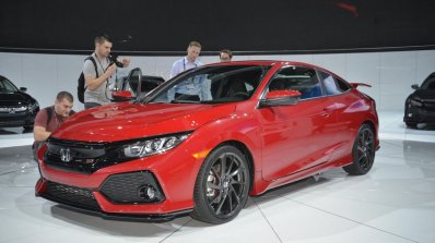 Honda Civic Si Prototype front three quarters at 2016 LA Auto Show